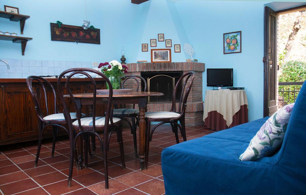 Hostal Il Poggiolo Di Parrano Exterior foto