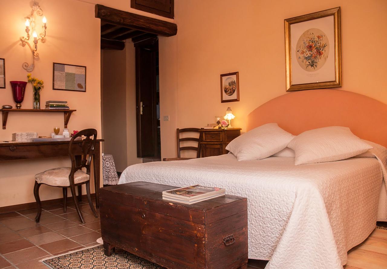 Hostal Il Poggiolo Di Parrano Exterior foto