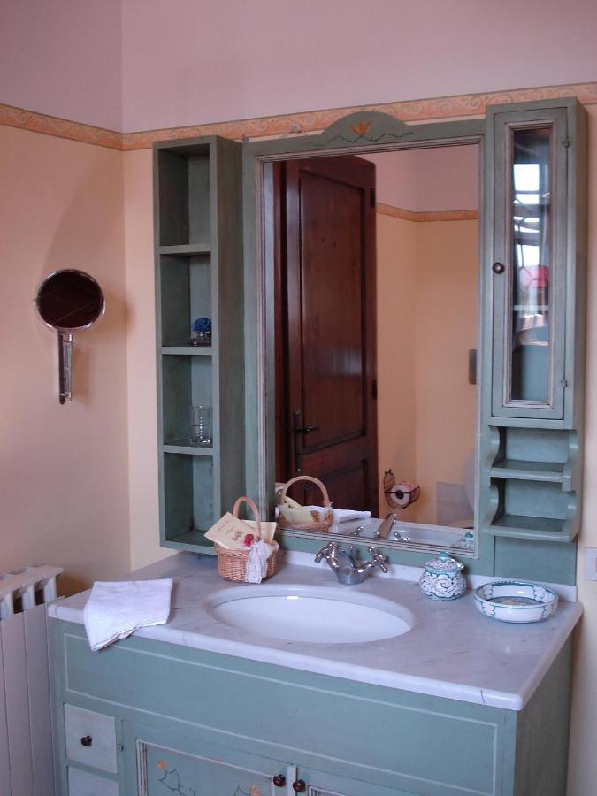 Hostal Il Poggiolo Di Parrano Exterior foto